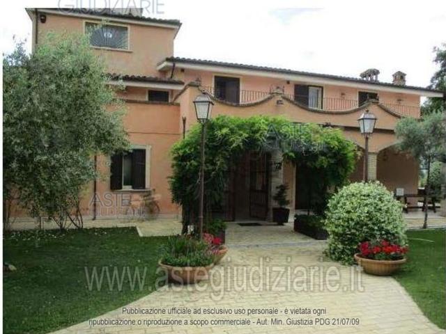 Case e ville in vendita di 985 m² in Via Moncocitto, 2