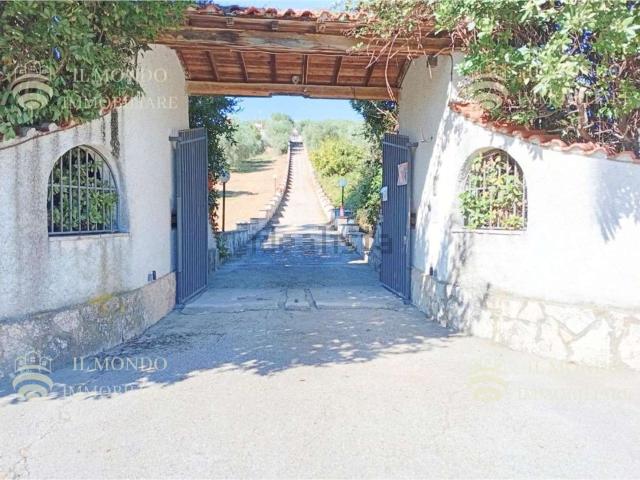 Case e ville in vendita di 987 m² in Strada della Sabellata