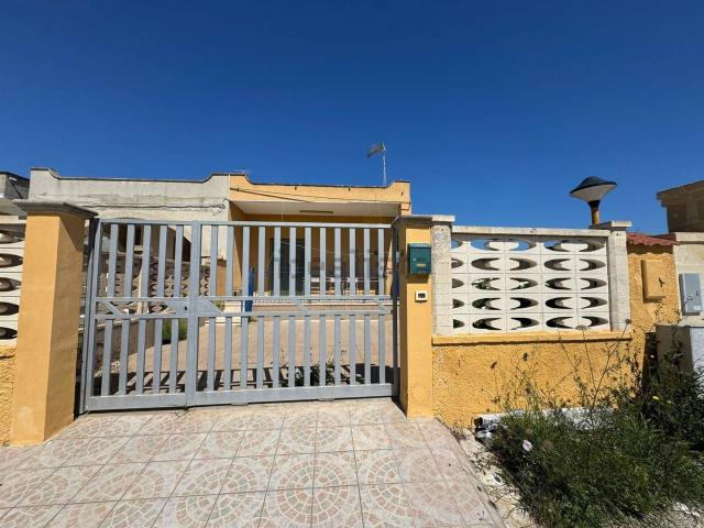 Case e ville in vendita di 98 m² in Via degli Allori, 61