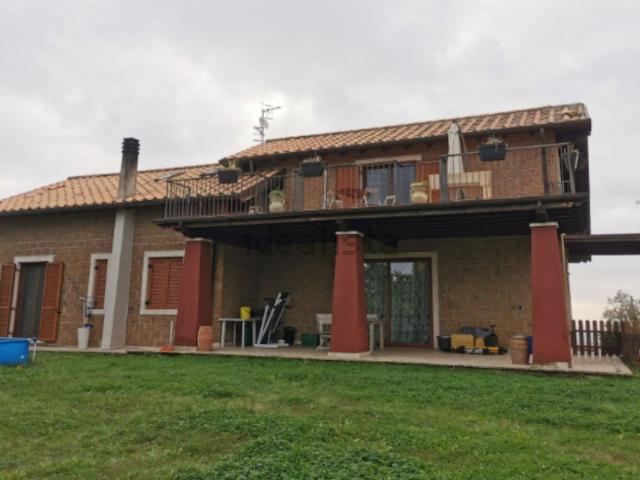 Case e ville in vendita di 98 m² in Via Mentuccia