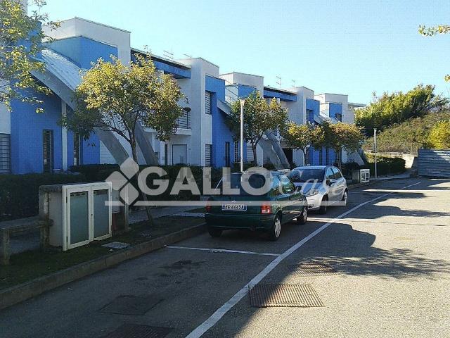 Case e ville in vendita di 98 m² in Viale Orso Mario Corbino
