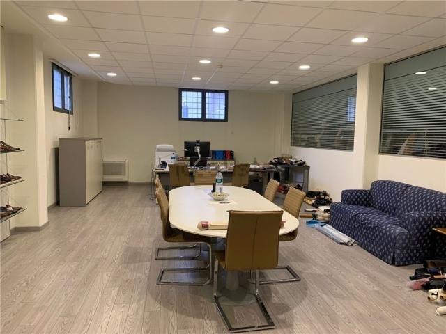 Case e ville in vendita di 990 m² in Via Cesare Battisti