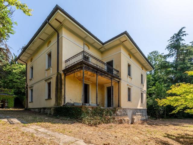 Case e ville in vendita di 990 m² in Via Valle, 3