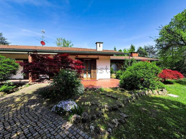 Case e ville in vendita di 992 m² in Via Roma