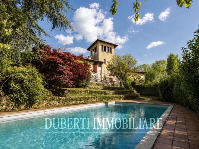 Case e ville in vendita di 994 m² in Via Giuseppe Garibaldi