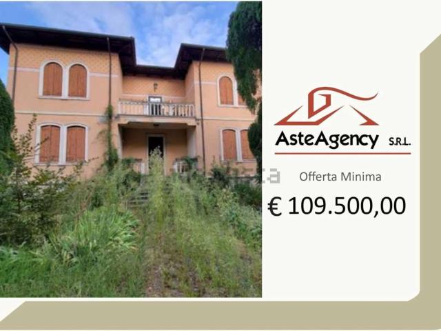 Case e ville in vendita di 995 m² in Via Valgrande, 30