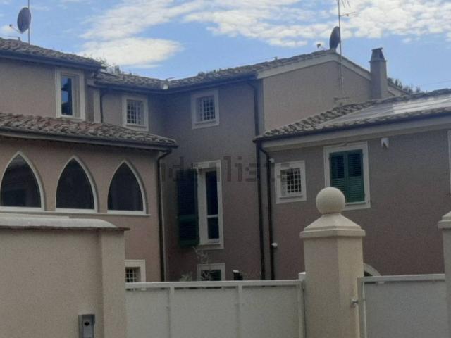 Case e ville in vendita di 999 m² in Via Tosco Romagnola, 848