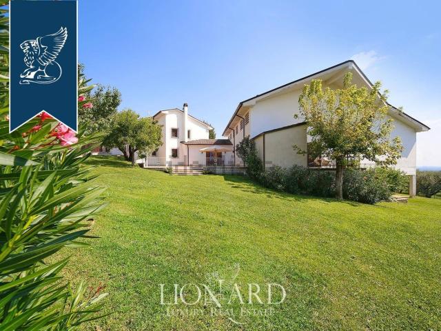 Case e ville in vendita di 1000 m²