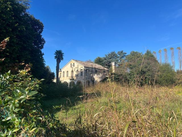 Case e ville in vendita di 1000 m²