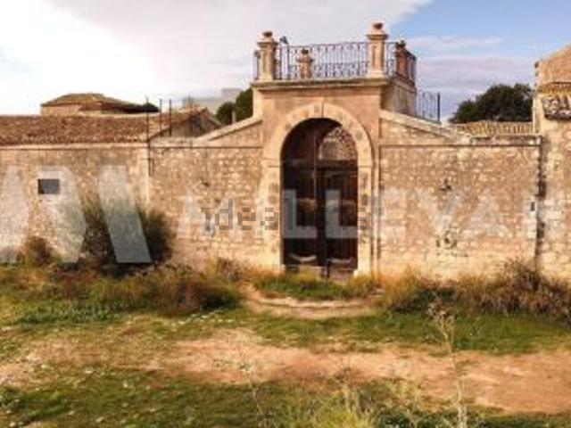 Case e ville in vendita di 1000 m²