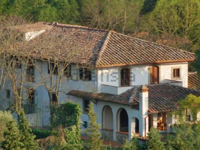 Case e ville in vendita di 1000 m²