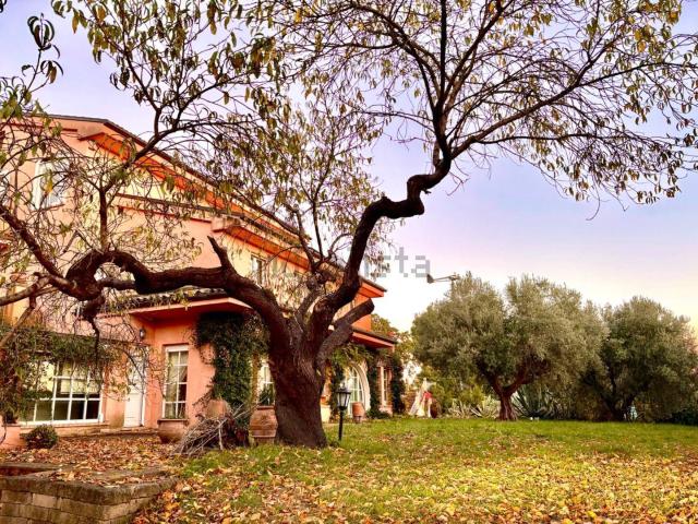 Case e ville in vendita di 1000 m²