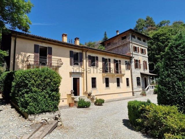 Case e ville in vendita di 1000 m²