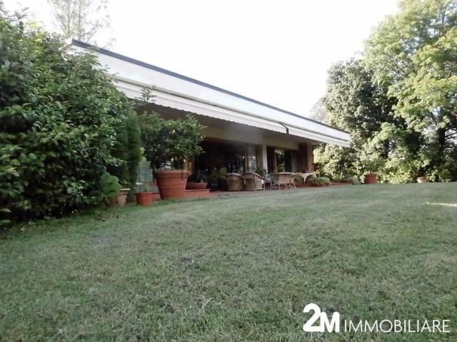 Case e ville in vendita di 1000 m²