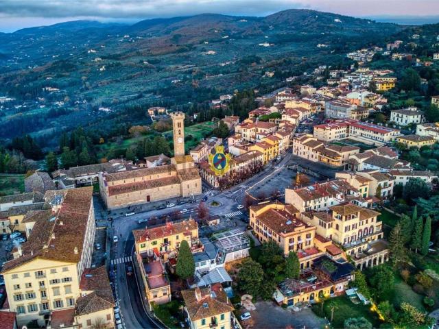 Case e ville in vendita di 1000 m²