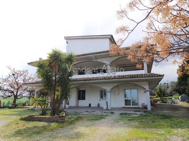 Case e ville in vendita di 1000 m² in Contrada QUERCE GROSSE