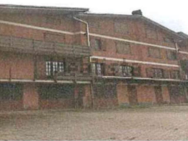 Case e ville in vendita di 1000 m² in Frazione San Bernardo, 2