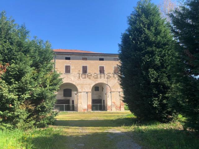 Case e ville in vendita di 1000 m² in Strada Montanara, 242