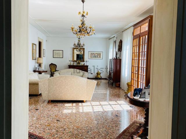 Case e ville in vendita di 1000 m² in Strada del Monte Crocetta, 50