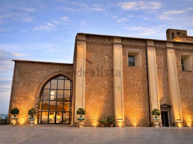 Case e ville in vendita di 1000 m² in Piazza San Giovenale