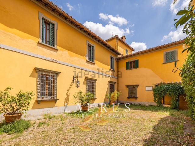 Case e ville in vendita di 1000 m² in Via A. Gramsci, 2