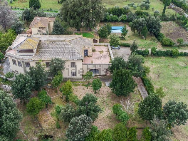 Case e ville in vendita di 1000 m² in Via dei Ceraseti, 27