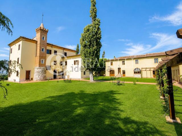 Case e ville in vendita di 1000 m² in Via dei Ghibellini, 39