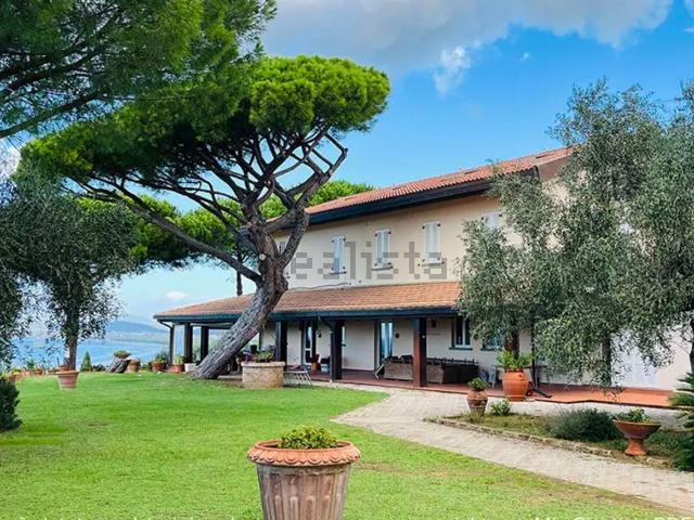 Case e ville in vendita di 1000 m² in Via delle Collacchie, 1