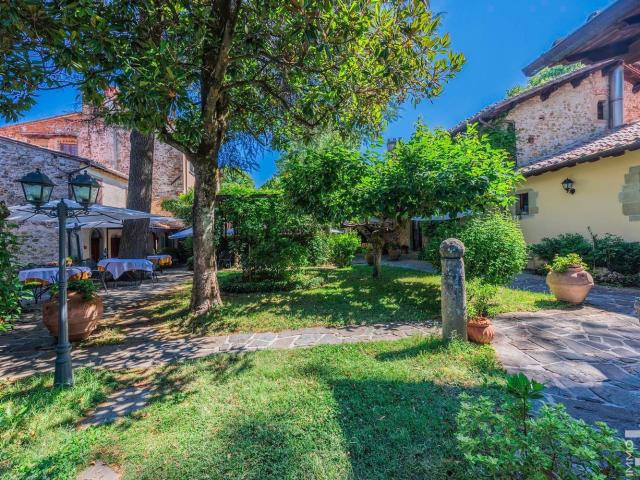 Case e ville in vendita di 1000 m² in Via Gorizia