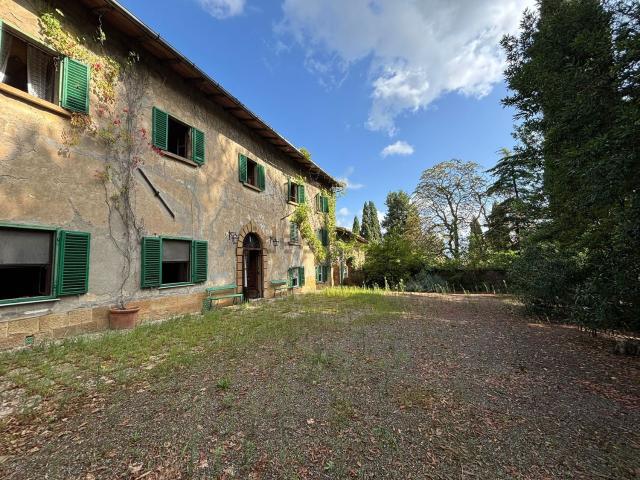 Case e ville in vendita di 1000 m² in Via san cipriano