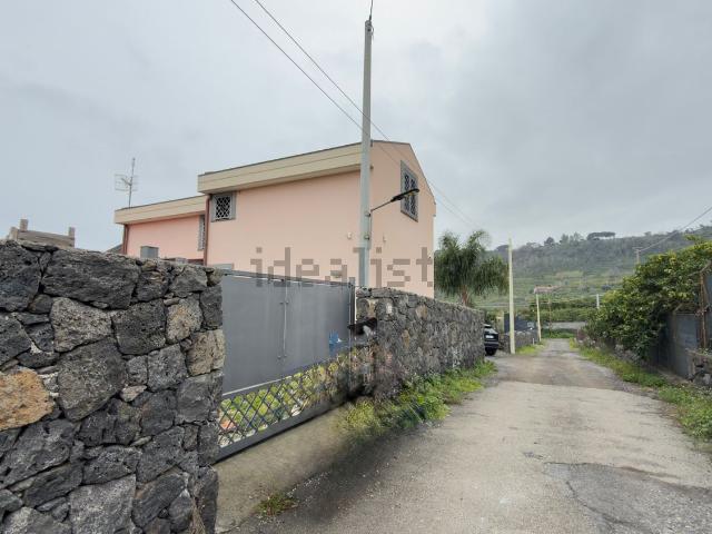 Case e ville in vendita di 100 m² in Via Colomba