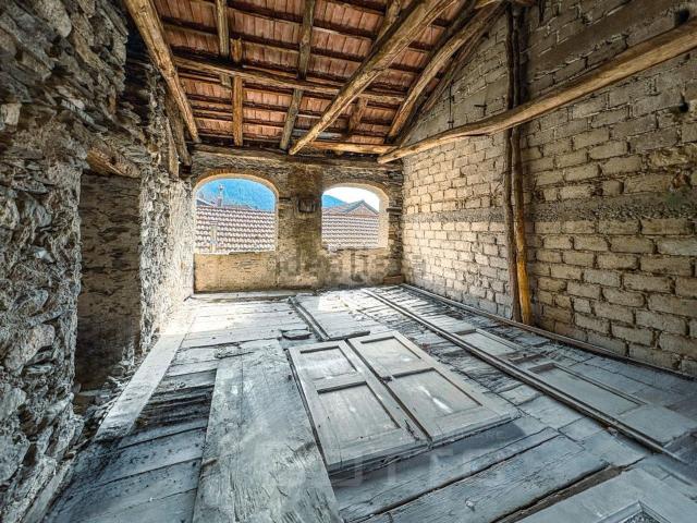 Case e ville in vendita di 100 m² in Via Caduti Libertà, 5