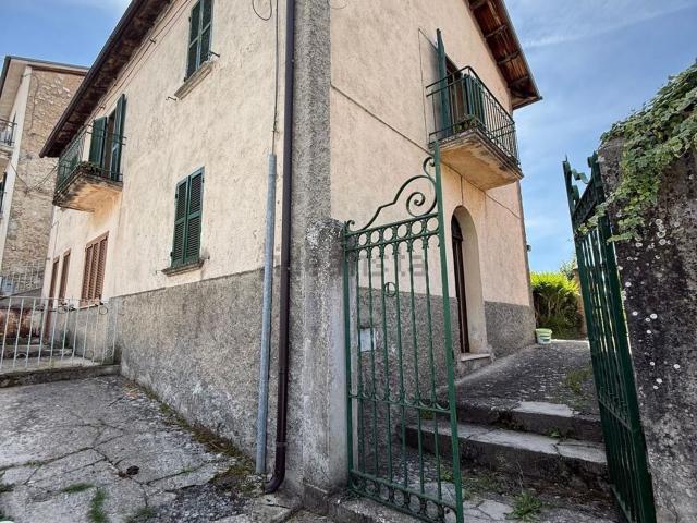 Case e ville in vendita di 100 m² in Via Cecilia, 4