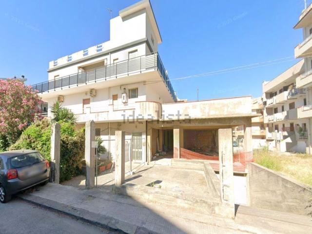 Case e ville in vendita di 100 m² in Via D. Genovese, 12