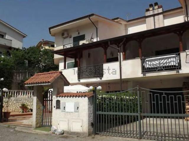 Case e ville in vendita di 100 m² in Via Domenico Modugno