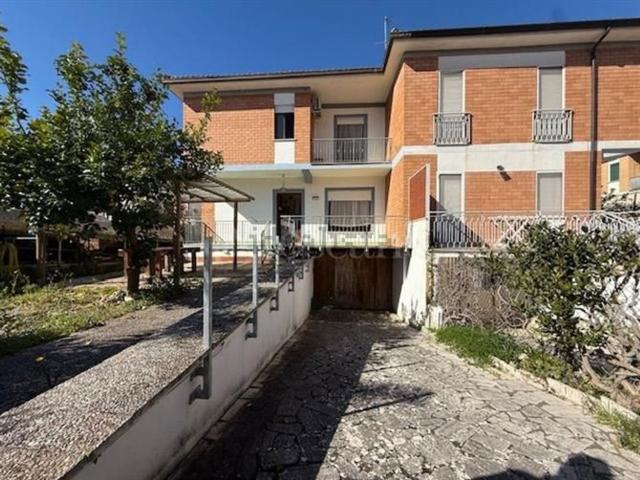 Case e ville in vendita di 100 m² in Via Olanda