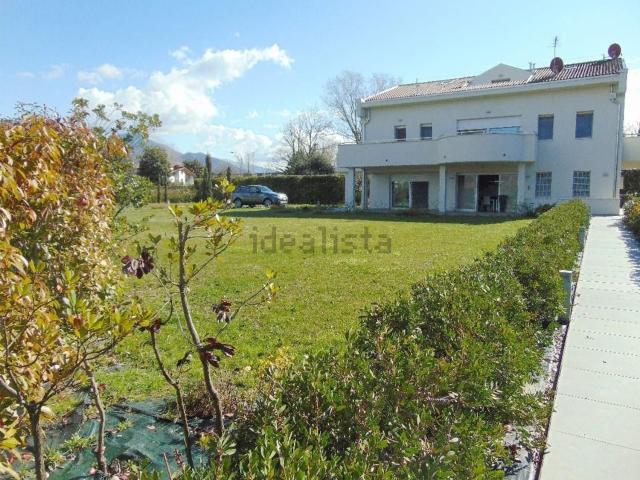 Case e ville in vendita di 100 m² in Via L. Quartieri