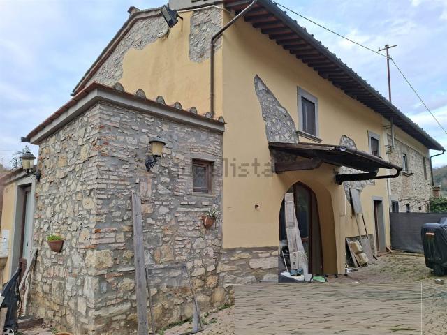 Case e ville in vendita di 100 m² in Via Livornese