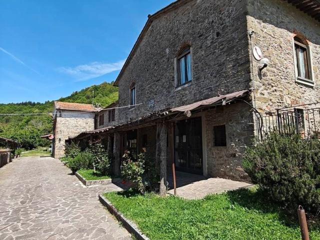 Case e ville in vendita di 1010 m²