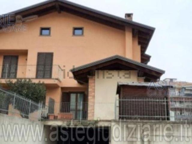 Case e ville in vendita di 101 m² in Strada Canelli