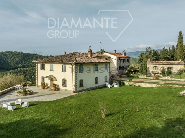 Case e ville in vendita di 1024 m²