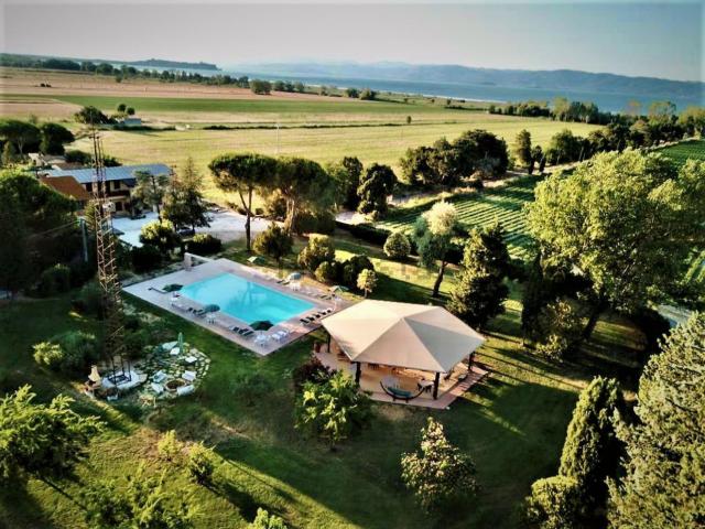 Case e ville in vendita di 1025 m²