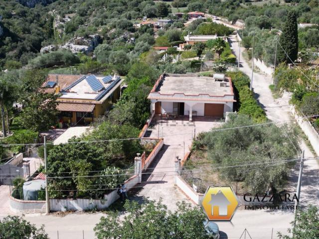 Case e ville in vendita di 1035 m²
