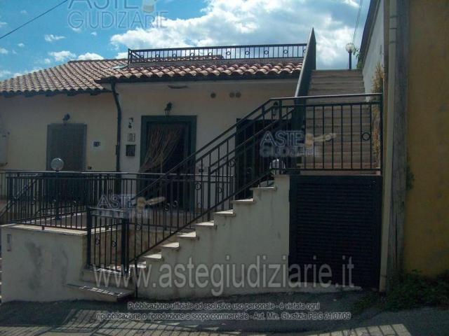 Case e ville in vendita di 103 m² in Via Colle Berardi, 112