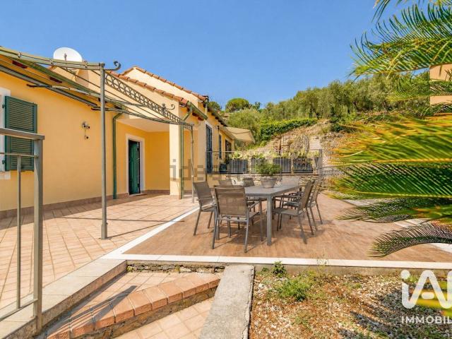 Case e ville in vendita di 103 m² in Via della Pineta, 26
