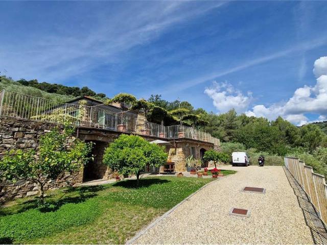 Case e ville in vendita di 103 m² in Via Passaggia, 31