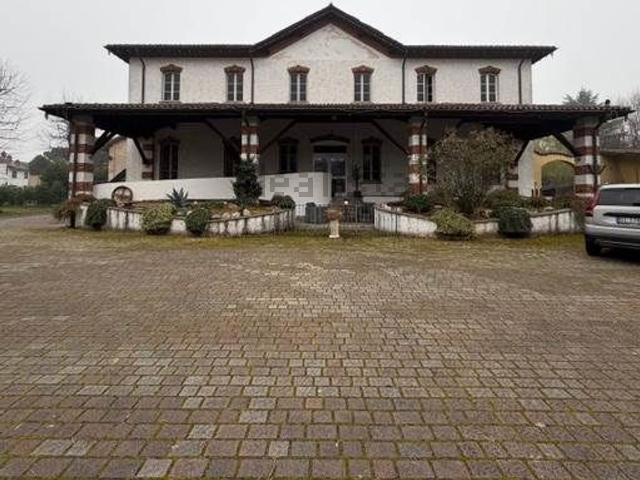 Case e ville in vendita di 1040 m²