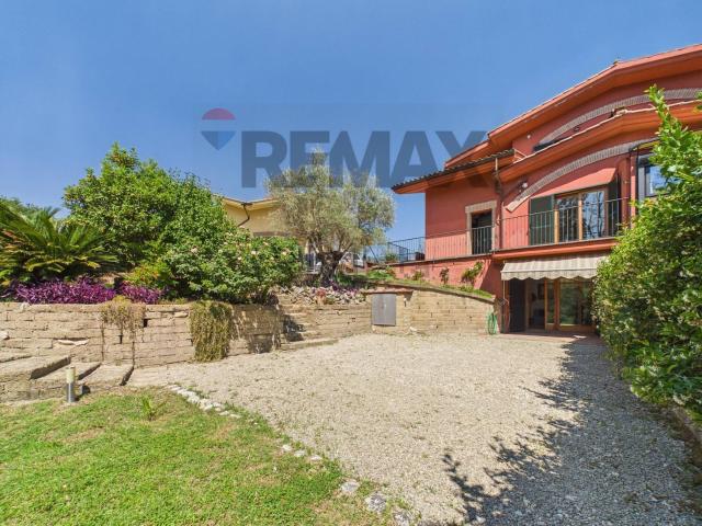 Case e ville in vendita di 104 m²