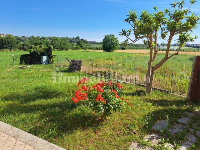 Case e ville in vendita di 104 m² in Via Giardini, 43