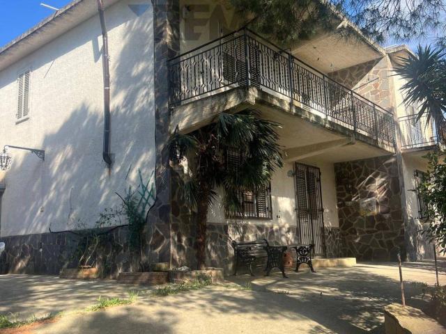 Case e ville in vendita di 104 m² in Contrada Piano Rocca